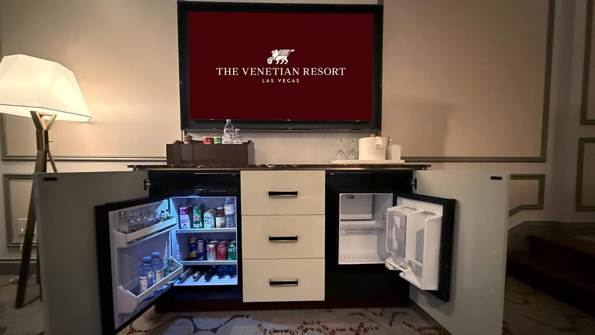Venetian Luxury Two Queen Suite,1622015259:JPEG