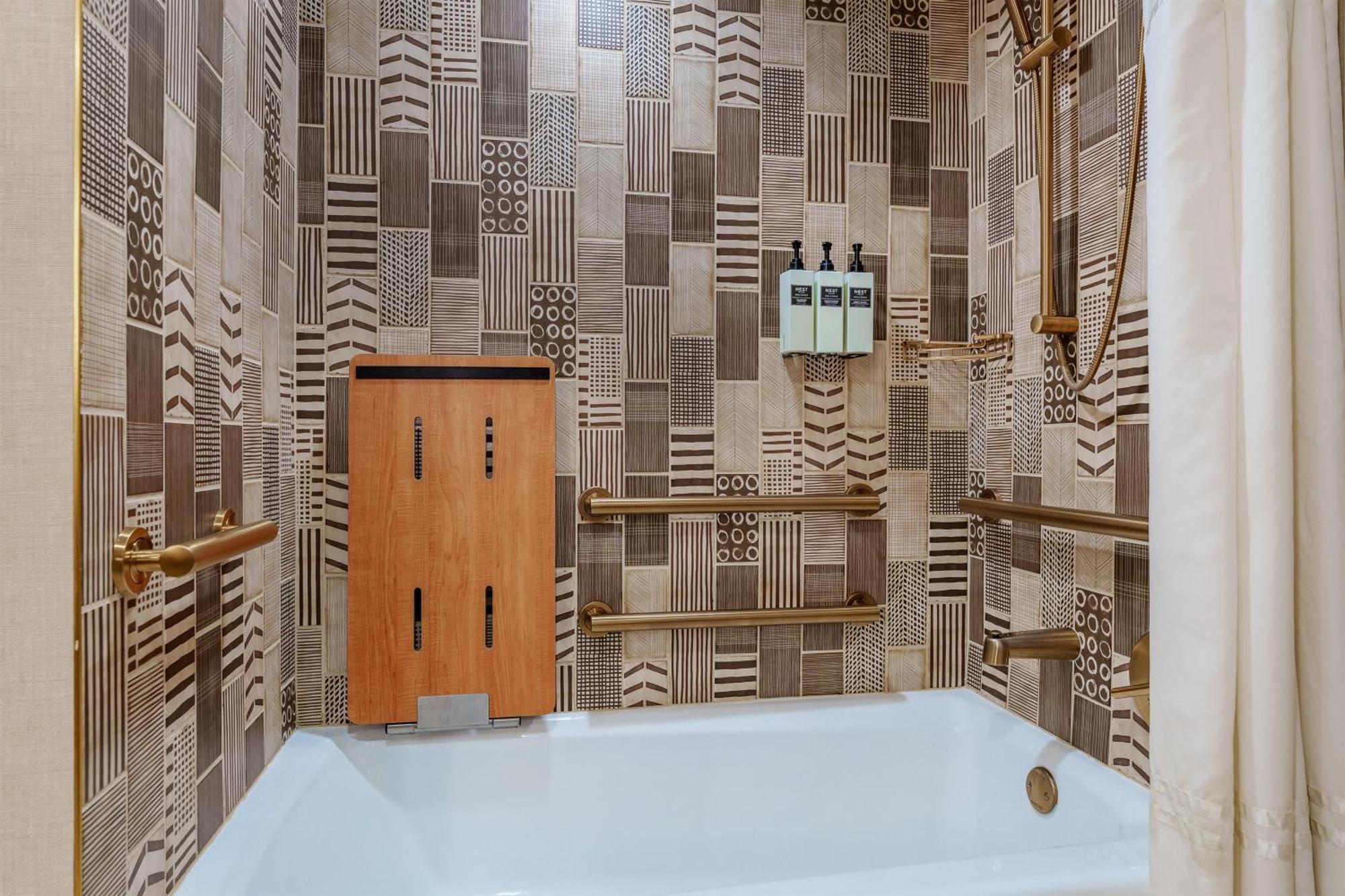 Remodeled King Suite High Floor Accessible Tub